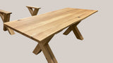 Tisch mit Massivholzplatte Eiche und massiven Eiche Tischgestell im X-Design