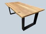 Tisch mit Massivholzplatte Eiche und Metall Tischgestelle im U-Design