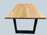 Tisch mit Massivholzplatte Eiche und Metall Tischgestelle im U-Design