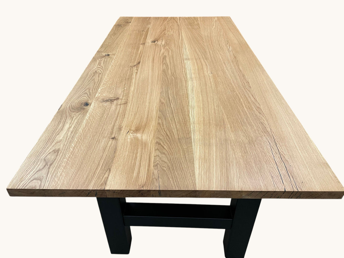 Tisch mit Massivholzplatte Eiche und Metall Tischgestelle im H-Design