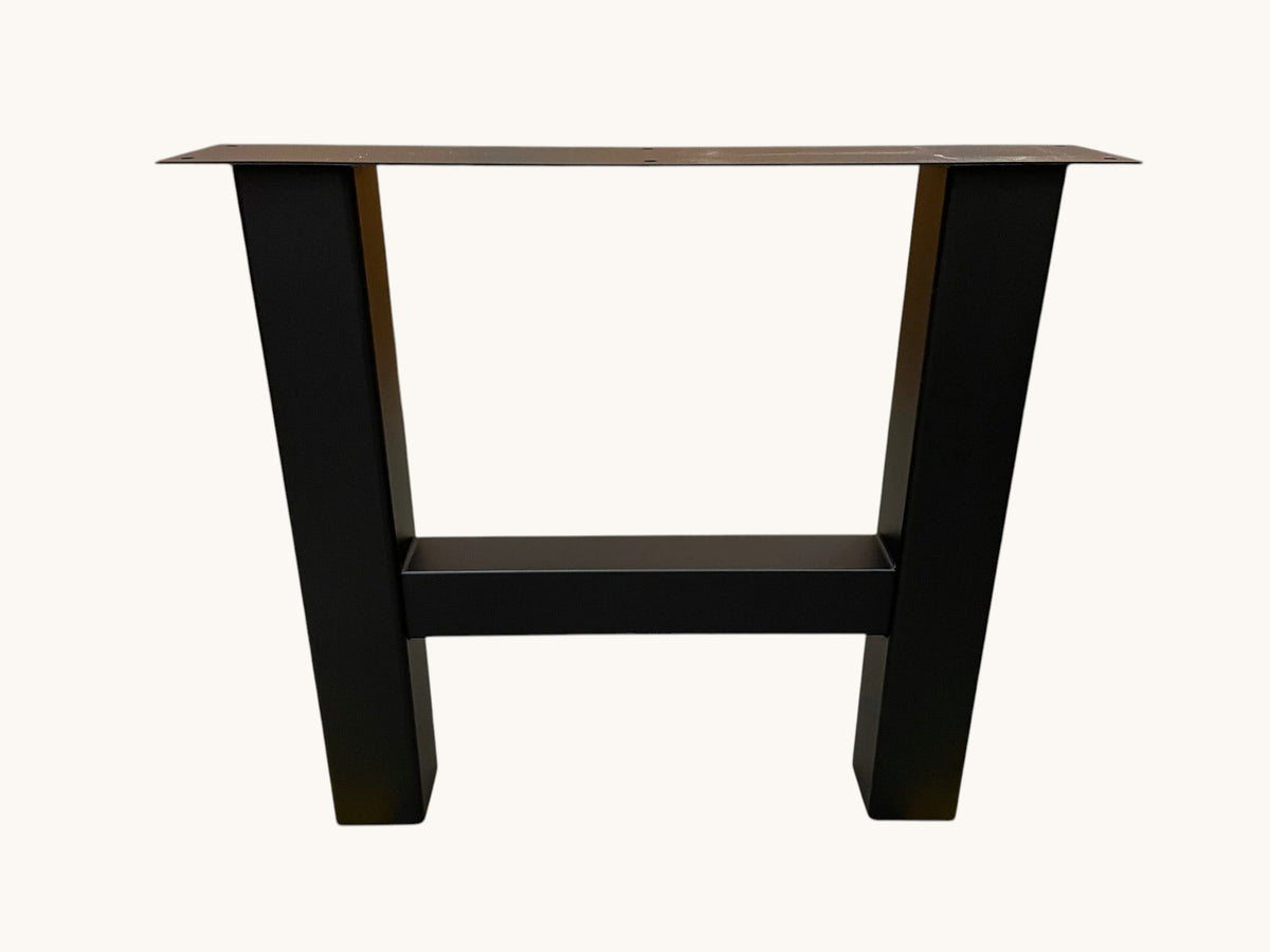 Tisch mit Massivholzplatte Eiche und Metall Tischgestelle im H-Design