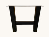 Tisch mit Massivholzplatte Eiche und Metall Tischgestelle im H-Design