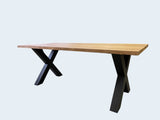Tisch mit Massivholzplatte Eiche und Metall Tischgestelle im X-Design