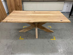 Tisch Massivholzplatte Eiche mit Tischgestell Eiche massiv im Spider Design